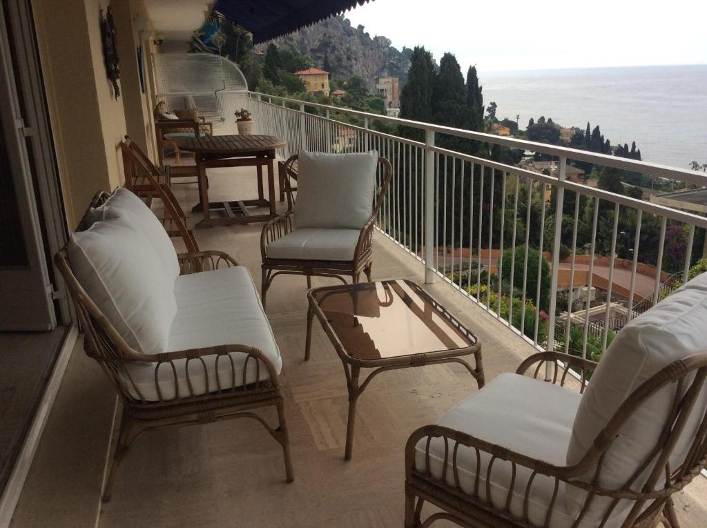 a balcony with chairs and a view of the ocean at Villa Bellochio in Menton