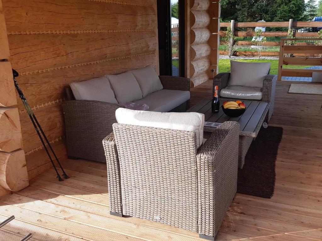Posedenie v ubytovaní Mazury "Willa Ślimakowo" w Pasymiu z jakuzzi, sauną, pomostem
