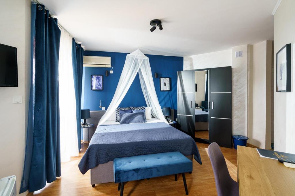 Postel nebo postele na pokoji v ubytování Sunrise Hotel