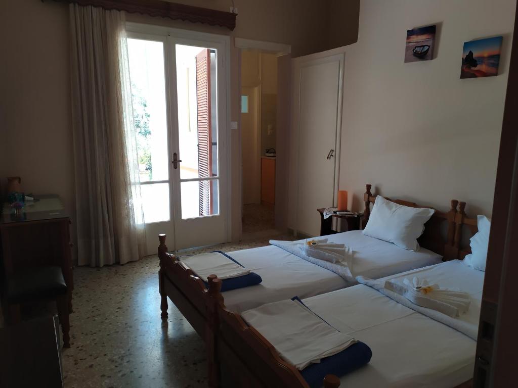 Finikas Rooms - Camera Gemella Standard Con Vista Da Giardino