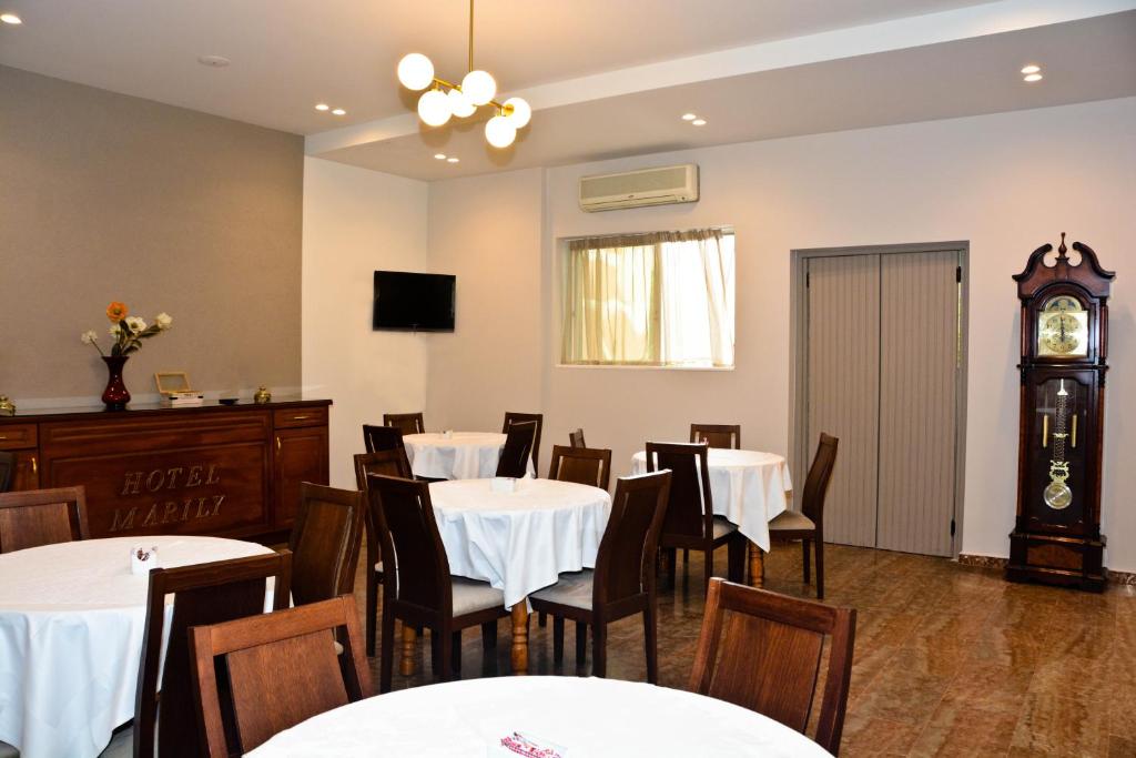 TV a/nebo společenská místnost v ubytování Hotel Marily