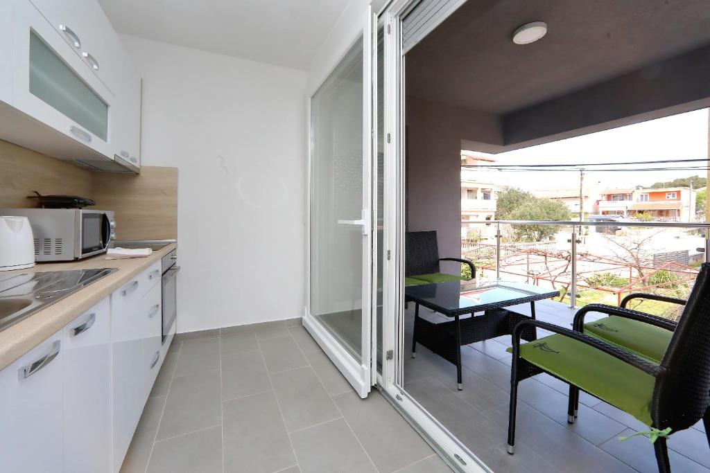 Kuchyň nebo kuchyňský kout v ubytování Apartments Nikić