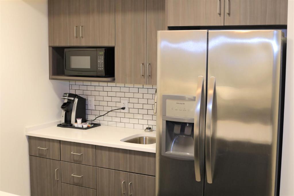 Holiday Inn & Suites St. Cloud, an IHG Hotel - 