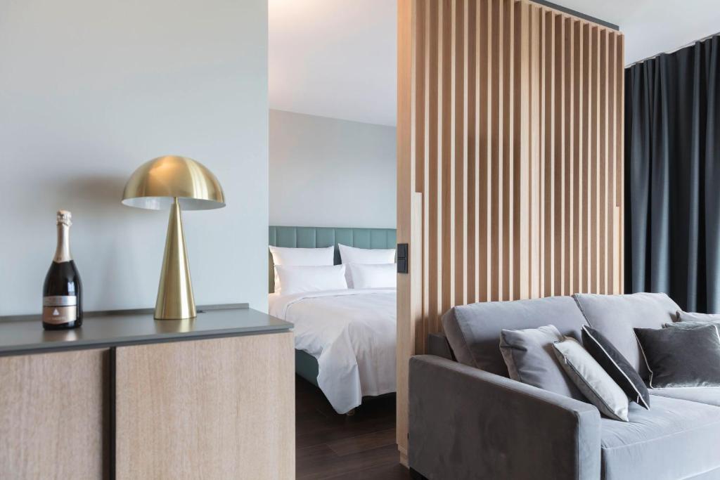 Postel nebo postele na pokoji v ubytování SOLLER Business Hotel - Munich Airport MUC