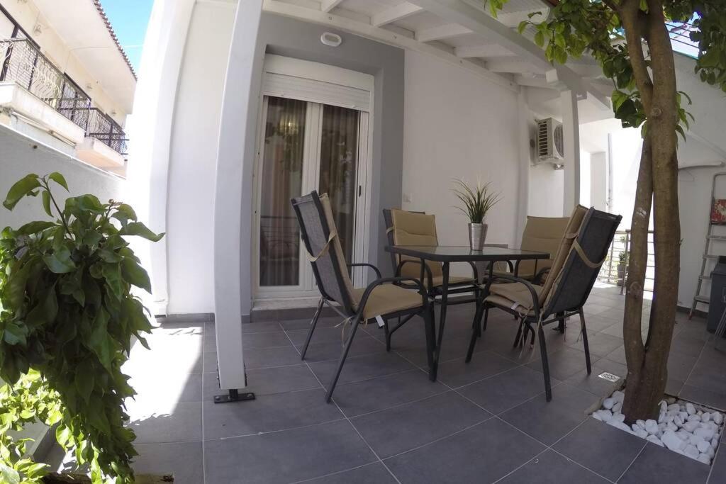 Balkón alebo terasa v ubytovaní Polychrono New 2 Bedroom Apt. Just By The Sea!
