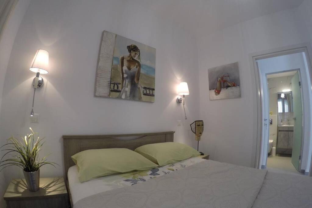 Posteľ alebo postele v izbe v ubytovaní Polychrono New 2 Bedroom Apt. Just By The Sea!