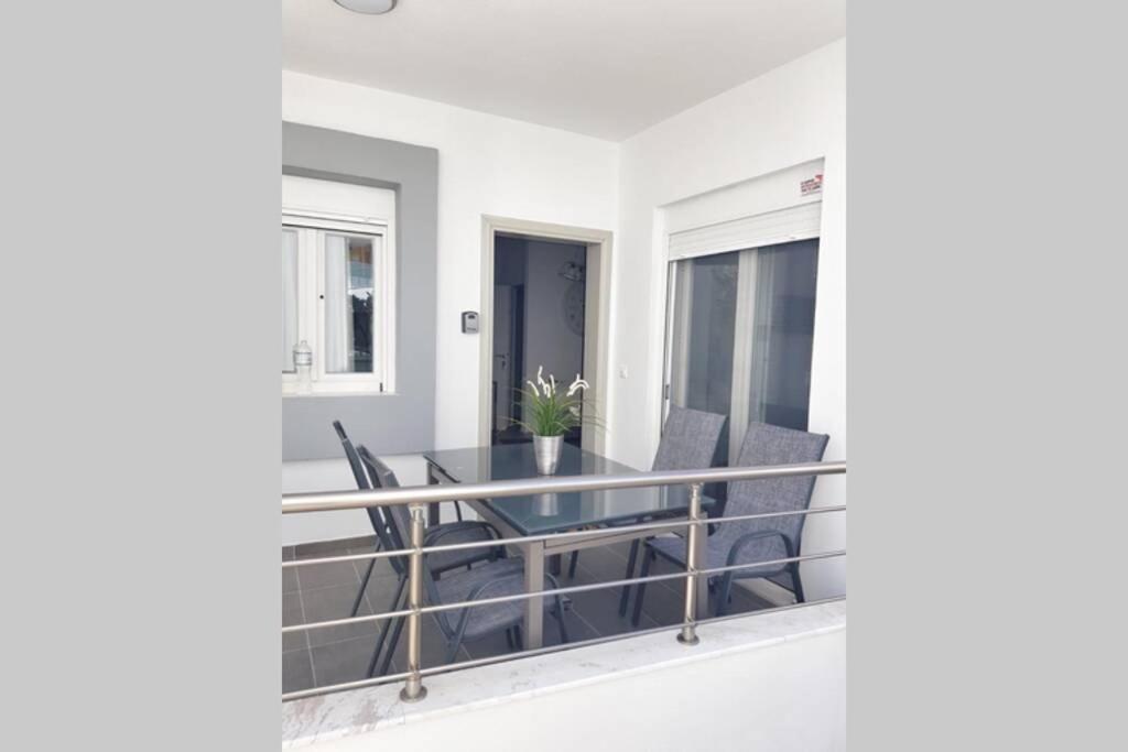 Fotografia z galérie ubytovania Polychrono New 2 Bedroom Apt. Just By The Sea! v destinácii Polychrono