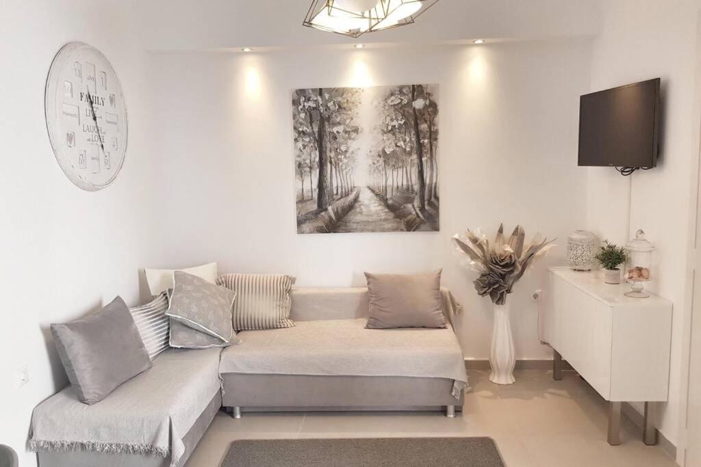 Posedenie v ubytovaní Polychrono New 2 Bedroom Apt. Just By The Sea!