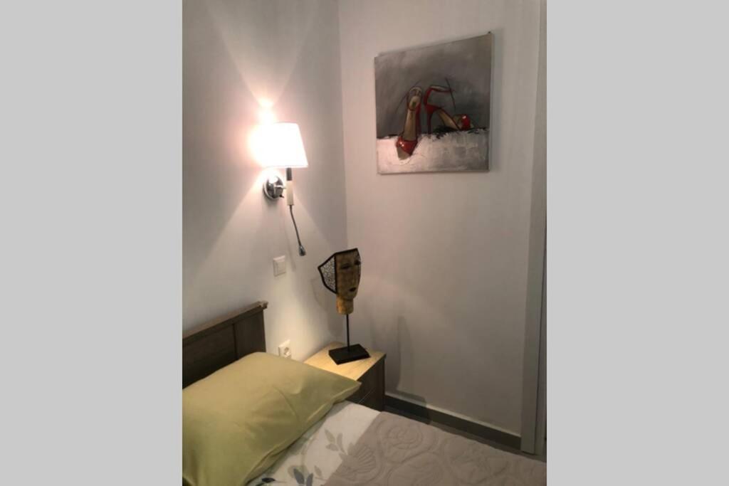 Posteľ alebo postele v izbe v ubytovaní Polychrono New 2 Bedroom Apt. Just By The Sea!