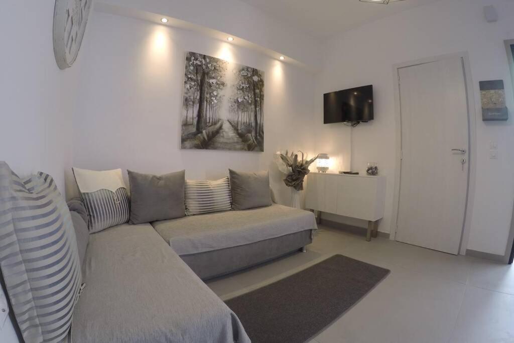 Posedenie v ubytovaní Polychrono New 2 Bedroom Apt. Just By The Sea!
