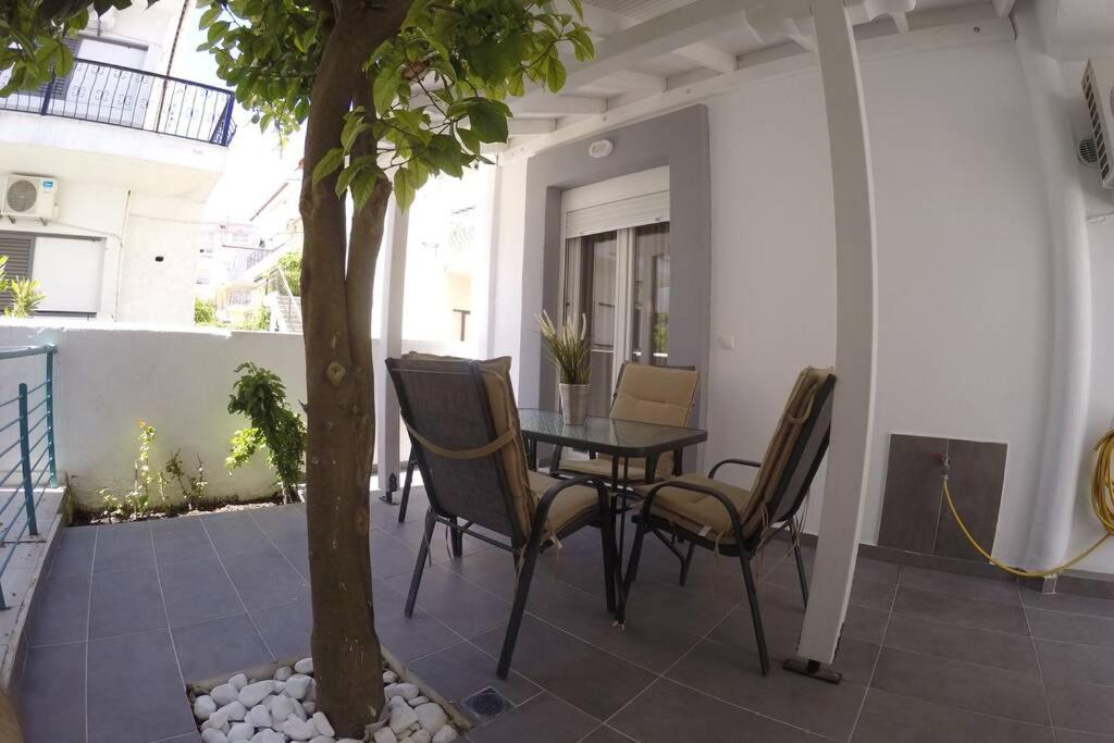 Balkón alebo terasa v ubytovaní Polychrono New 2 Bedroom Apt. Just By The Sea!