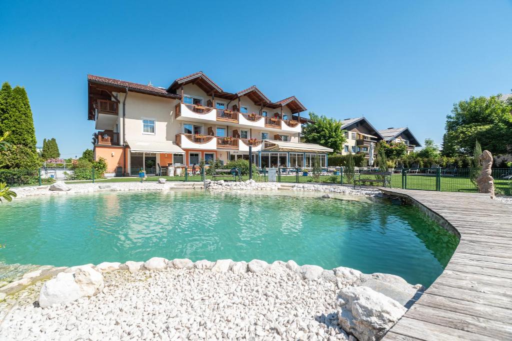 Bazén v ubytování Hotel Himmelreich nebo v jeho okolí