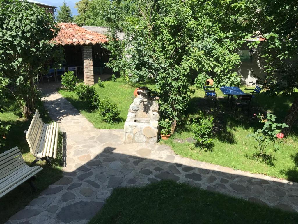 Zahrada ubytování Guest House Chiko