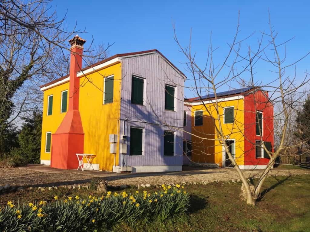 a colorful house with a lighthouse on the side of it at La Via Antiga in Cittànova