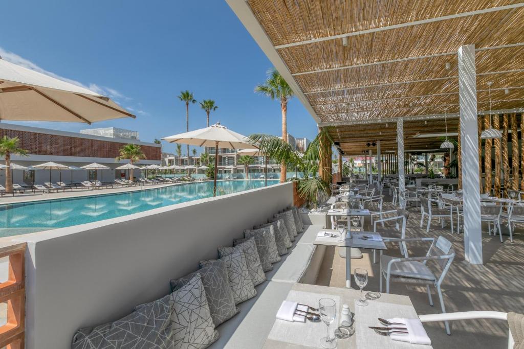 Bazén v ubytování Utopia Blu Hotel nebo v jeho okolí