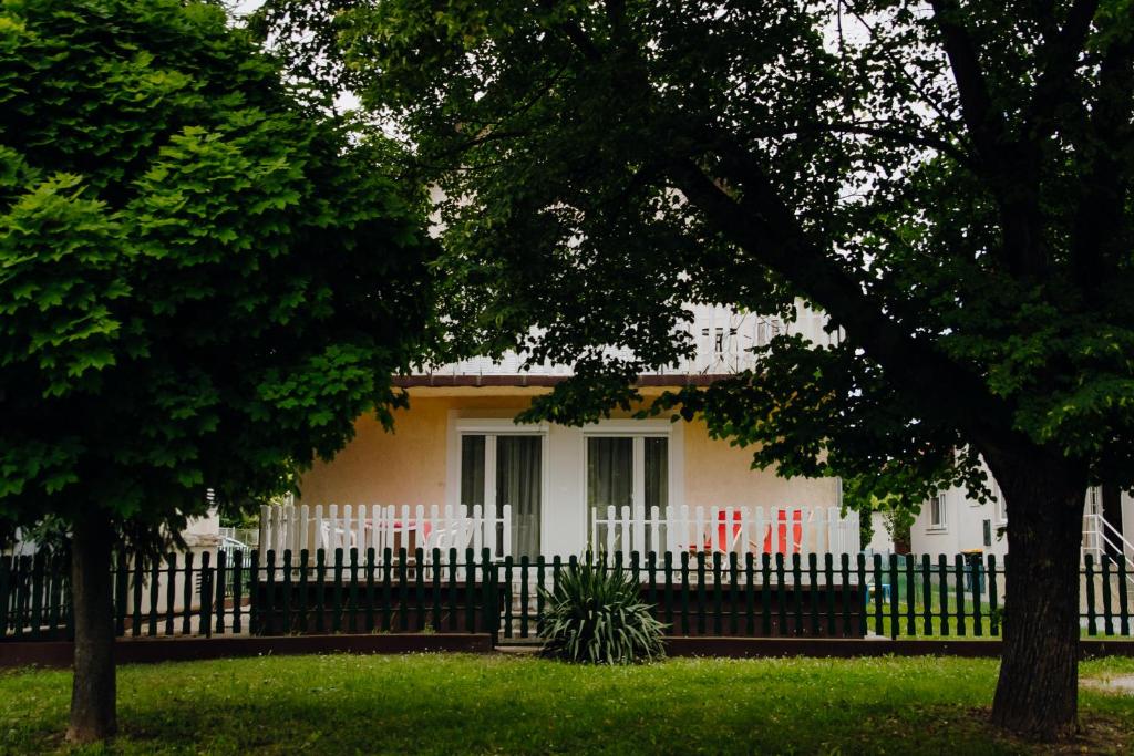 Zahrada ubytování Nyírfa Apartman