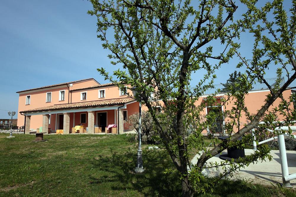 Villa Diana, Marche - intera struttura con piscina