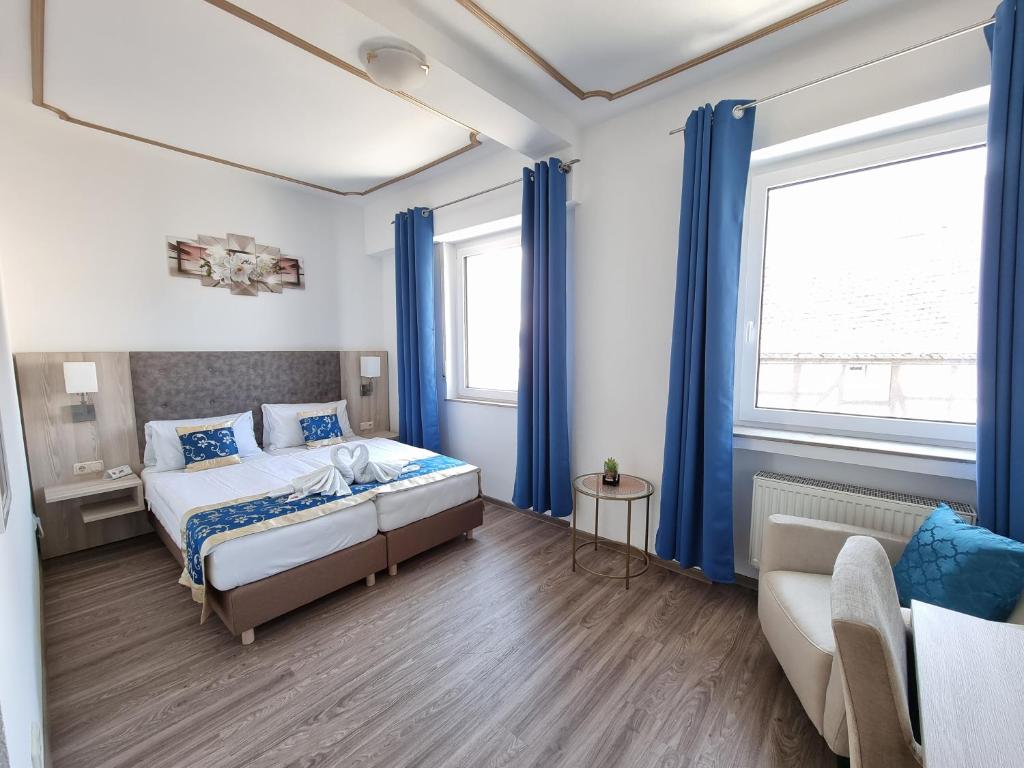 Postel nebo postele na pokoji v ubytování Hotel Medebach - Zum Schwanenkönig
