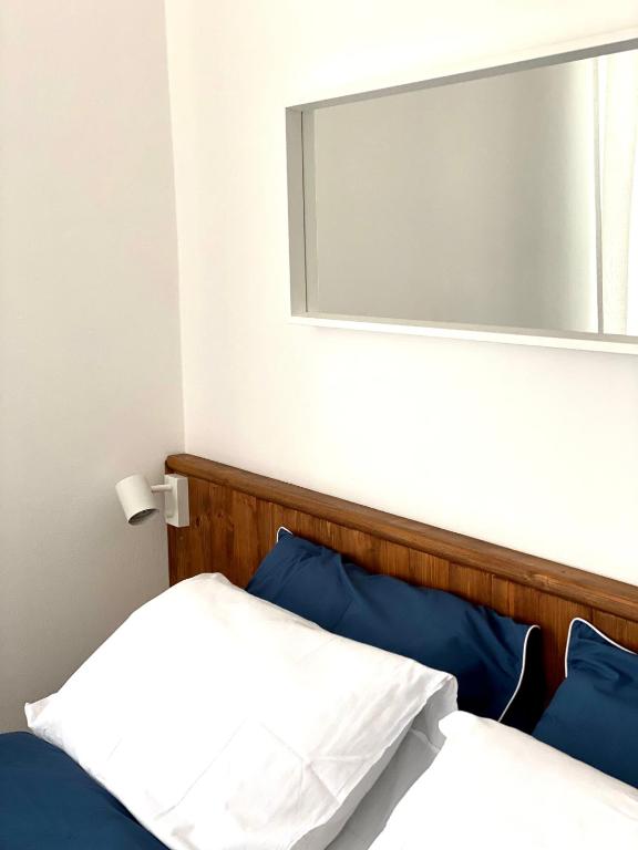 Postel nebo postele na pokoji v ubytování Enjoy Ledro B&B