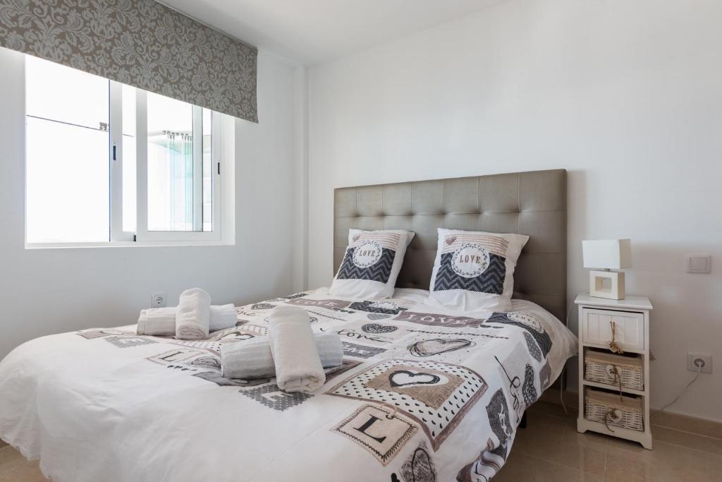 A bed or beds in a room at Room in Apartment - 1st line top floor apartment