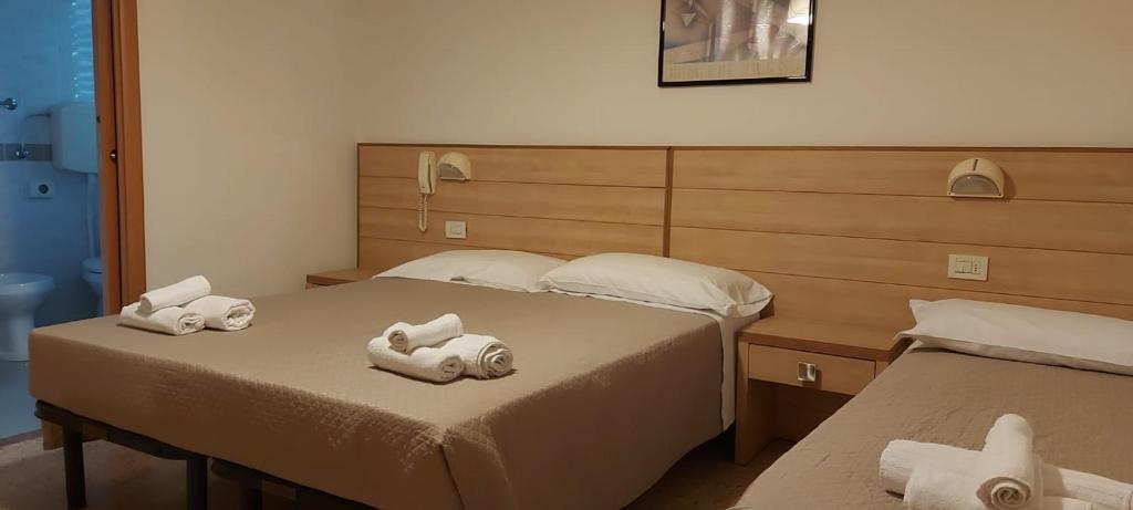 Lova arba lovos apgyvendinimo įstaigoje Hotel Brezza