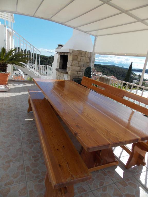 a wooden bench sitting on top of a building at Apartments and Rooms Jasna in Hvar