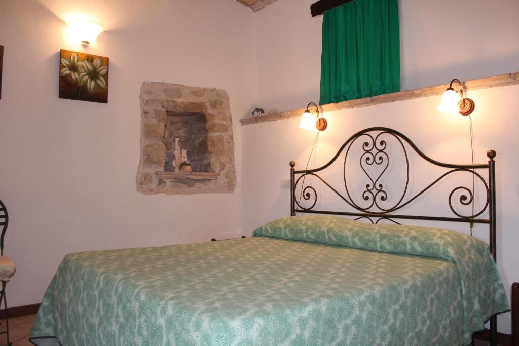 Postel nebo postele na pokoji v ubytování Il Castello sul Lago