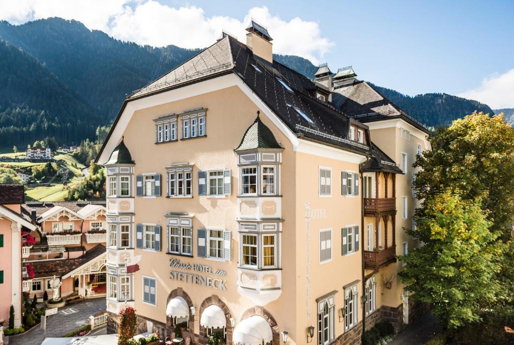 Nespecifikovaný výhled na hory nebo výhled na hory při pohledu z hotelu