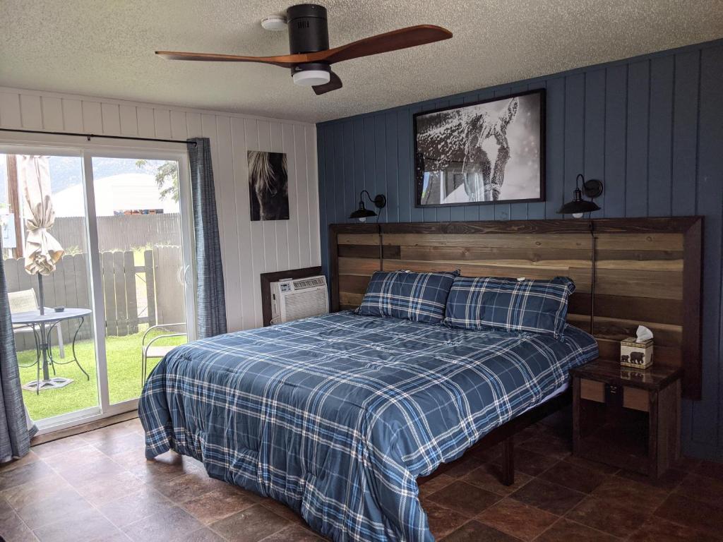 a bedroom with a bed and a ceiling fan at Slackwater Inn in Buena Vista