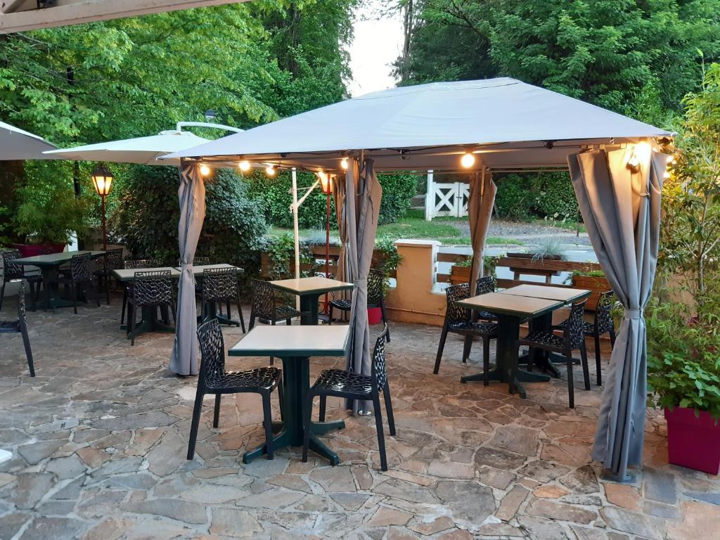 Un restaurant sau alt loc unde se poate m&acirc;nca la Auberge de la marquise