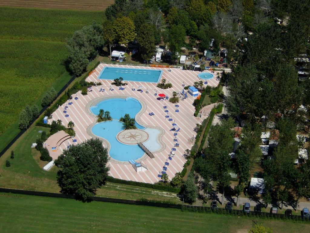 an overhead view of a swimming pool in a park at Happy Camp Mobile Homes in Camping Laguna Village in Caorle