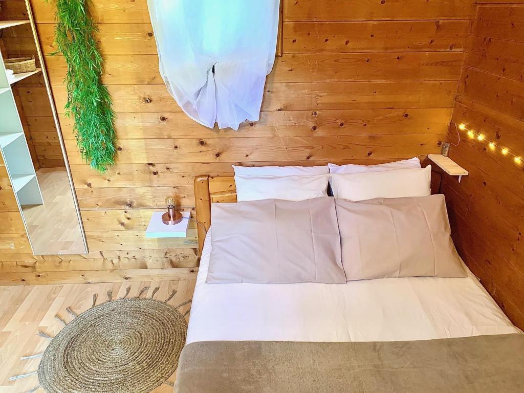 a bed with a blanket and a pillow on top of it at CAMPING GALLINA VARJA in Sotta