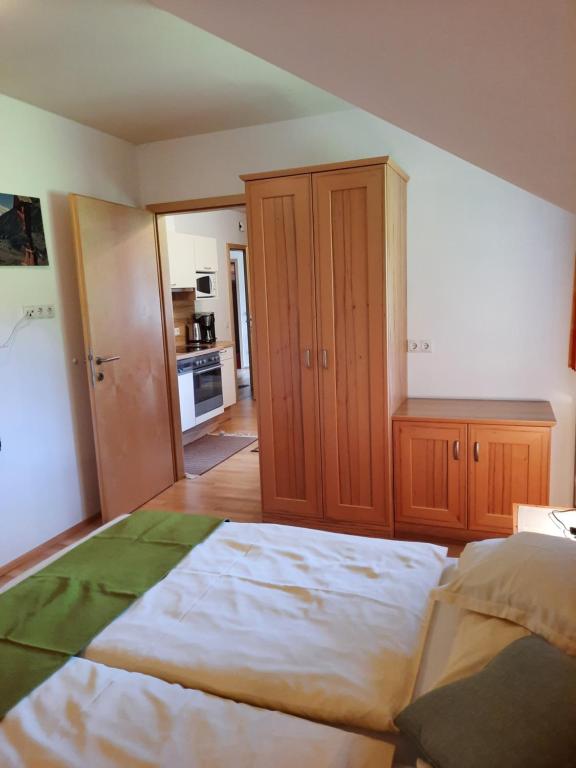Postel nebo postele na pokoji v ubytování Landgasthof Hubertusstubn