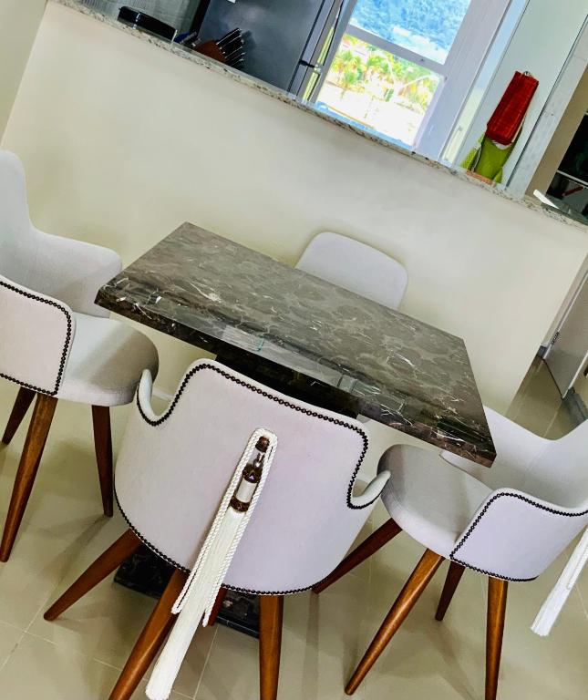  Apartamento no Condomínio Porto Frade em Angra dos Reis - Frente & Vista Para o Mar - Fasano Area