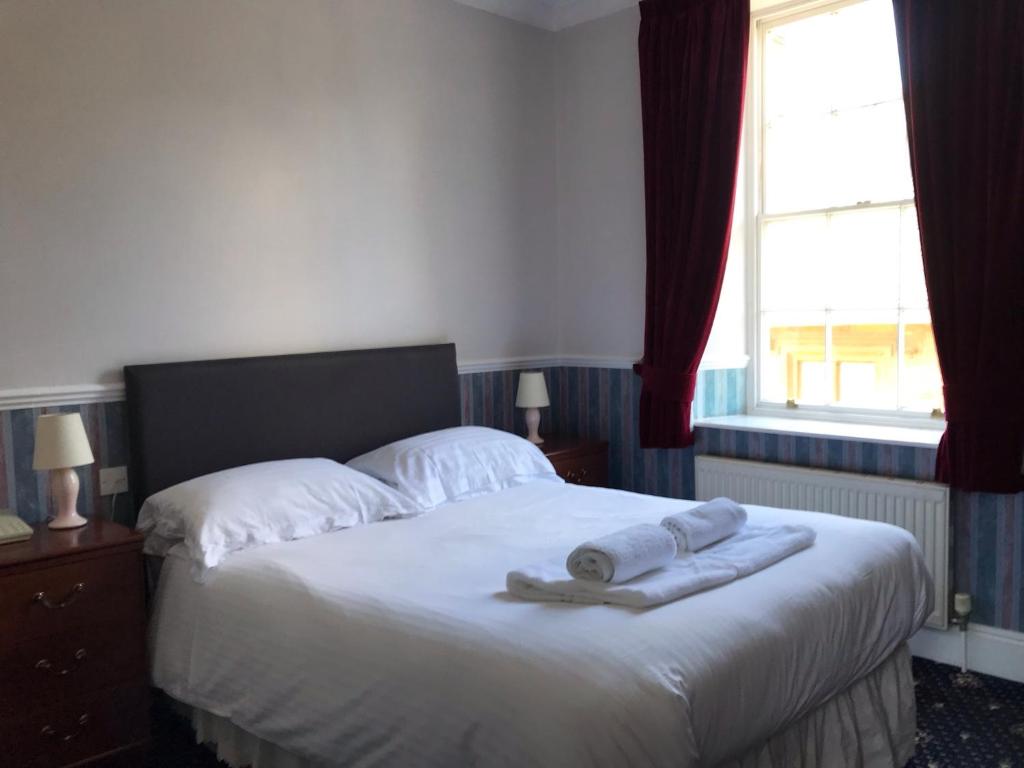 The White Hart Hotel - Double Room With Private Bathroom
