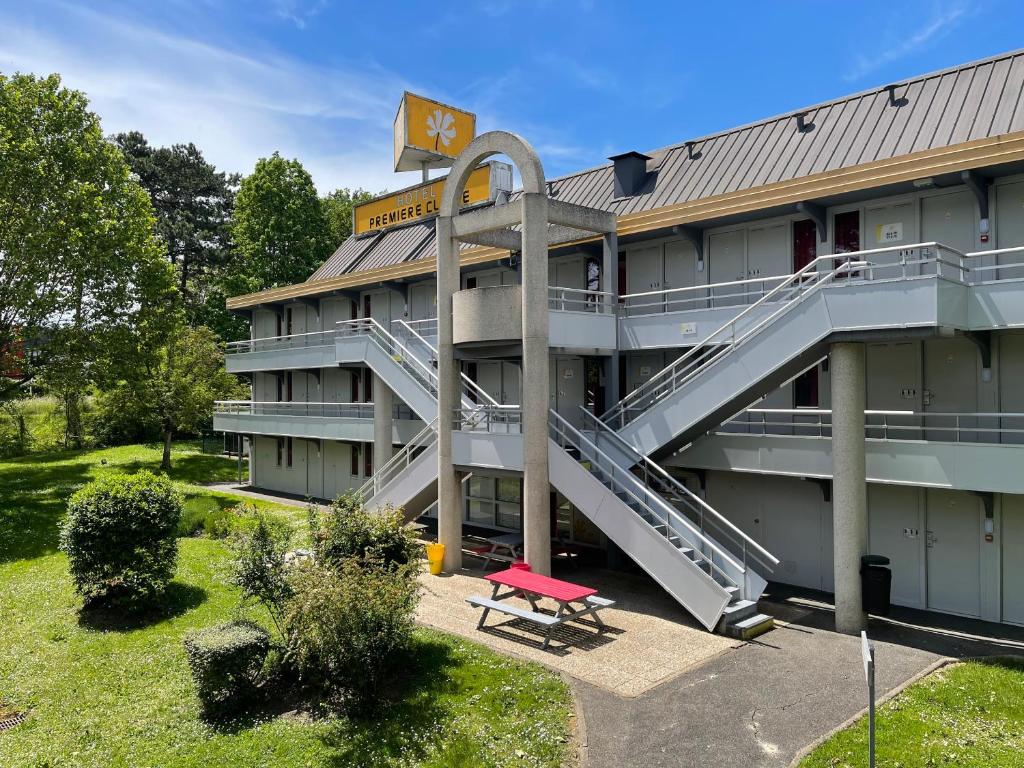 a hotel building with a staircase in front of it at Premiere Classe Tours Sud - Joue Les Tours in Joué-lès-Tours
