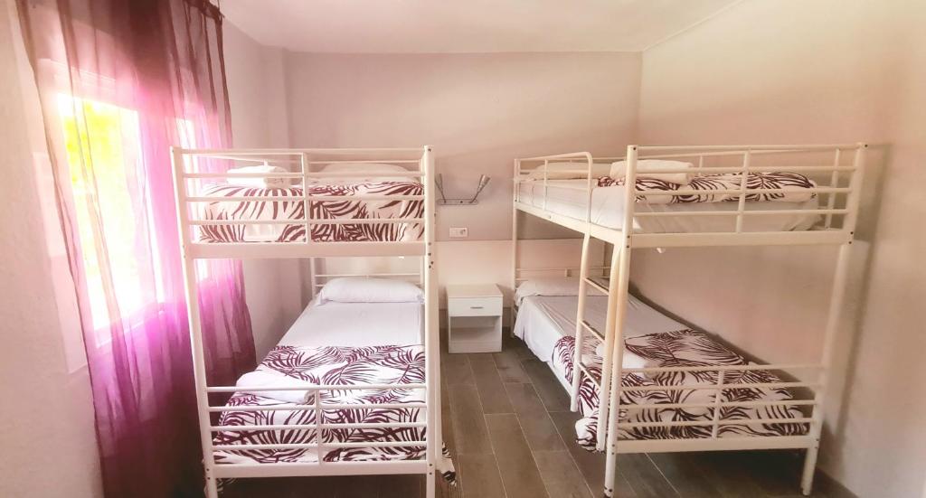Postel nebo postele na pokoji v ubytování Hostal La Cabaña