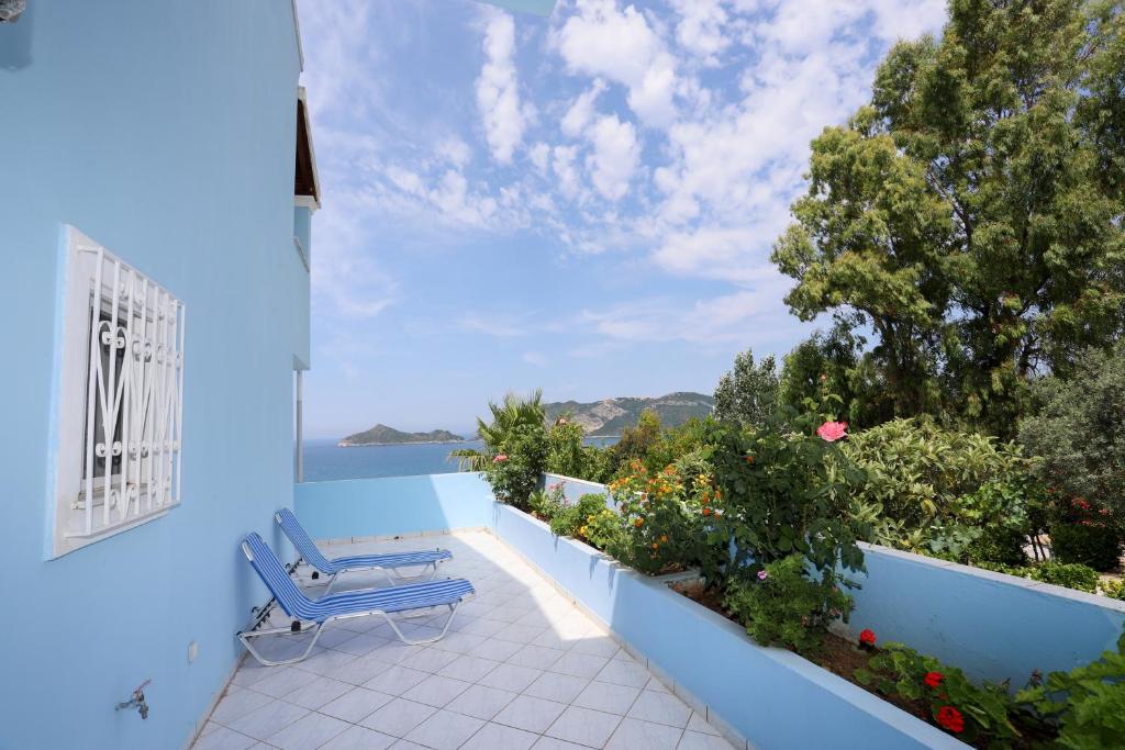 Bazén v ubytování Agios Georgios - 2 Beds - Sleeps 5 - Free Parking nebo v jeho okolí