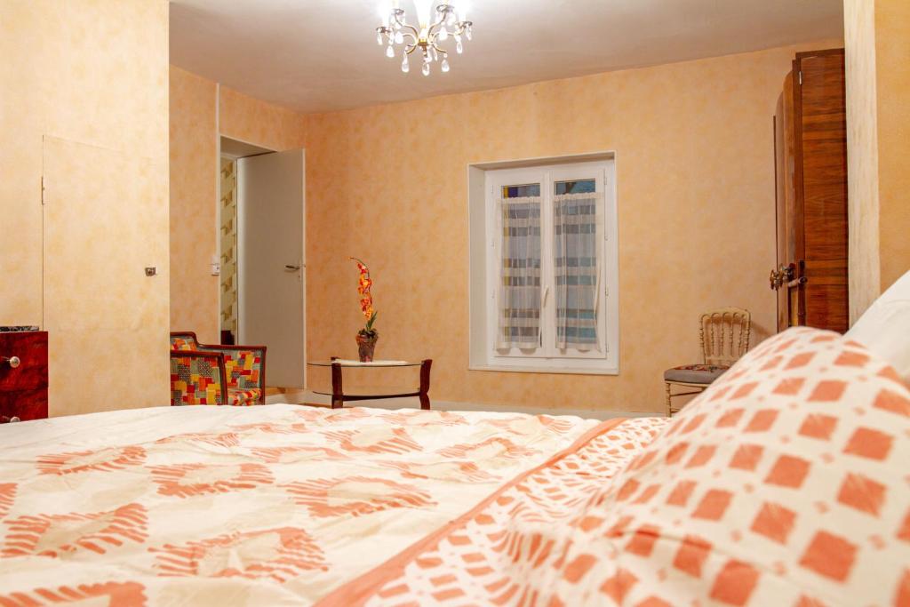 Le loup qui dort - Double Room With Shared Bathroom