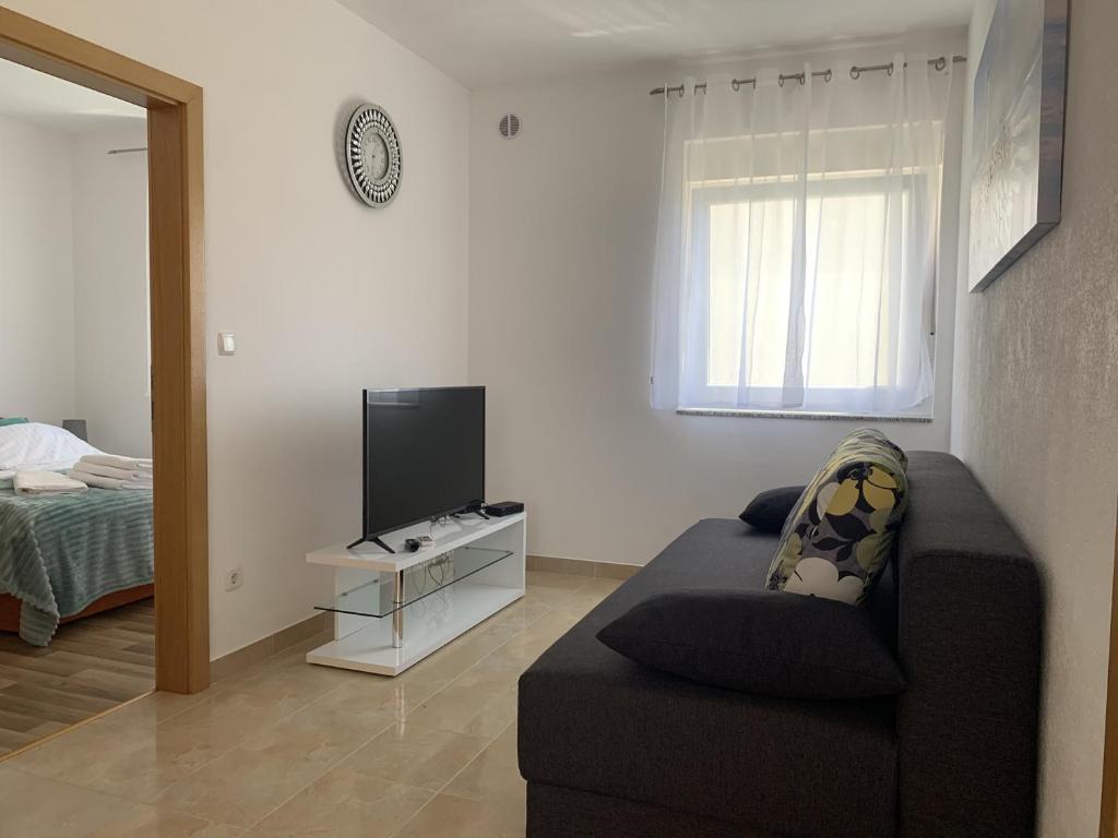 TV a/nebo společenská místnost v ubytování Apartmani Paula