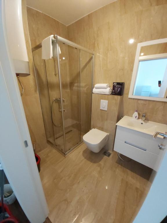 Koupelna v ubytování Apartmani Aida