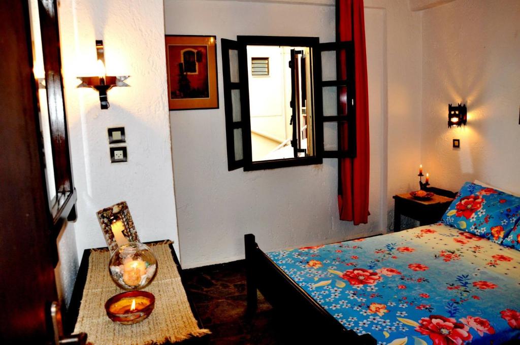 Postel nebo postele na pokoji v ubytování Heliotrope Apartments
