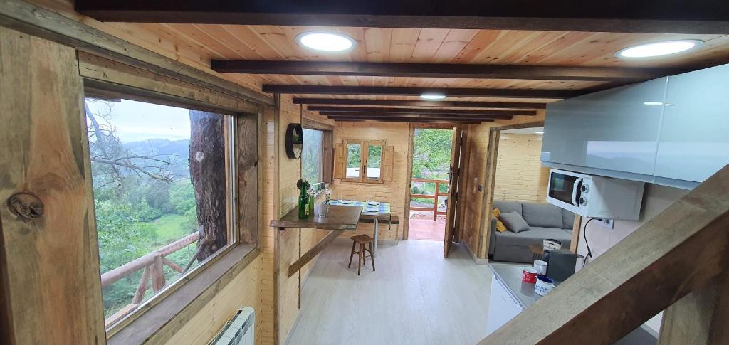 a kitchen and living room in a tiny house at Mi Rincon Favorito in Gijón