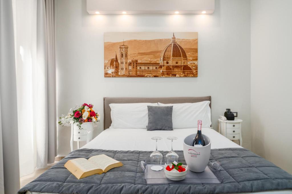 Postel nebo postele na pokoji v ubytování Hotel Ginori Al Duomo