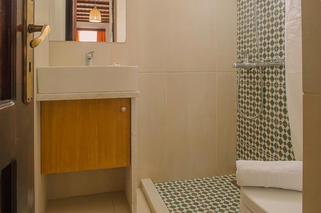 A bathroom at Kalypso Studios & Rooms