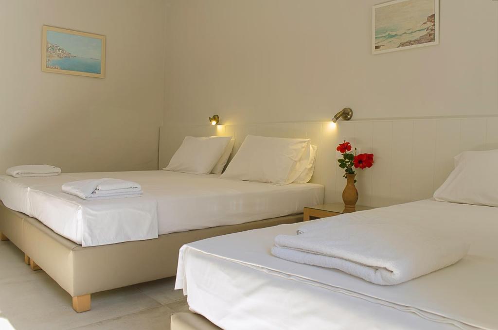 A bed or beds in a room at Kalypso Studios & Rooms