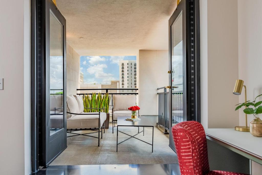 The Bradley - King Suite With Balcony