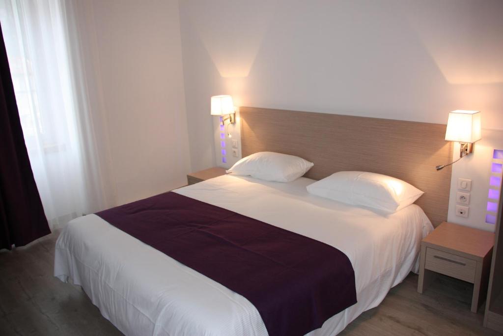 Postel nebo postele na pokoji v ubytování Hôtel Terranostra