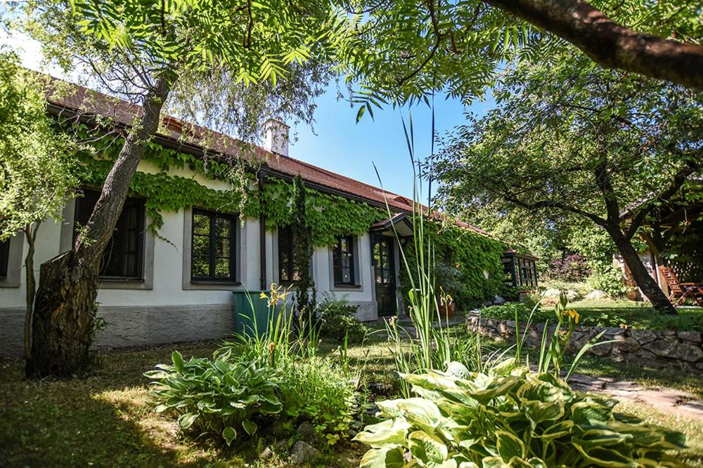 Dům v zahradě, Písek (updated prices 2024)