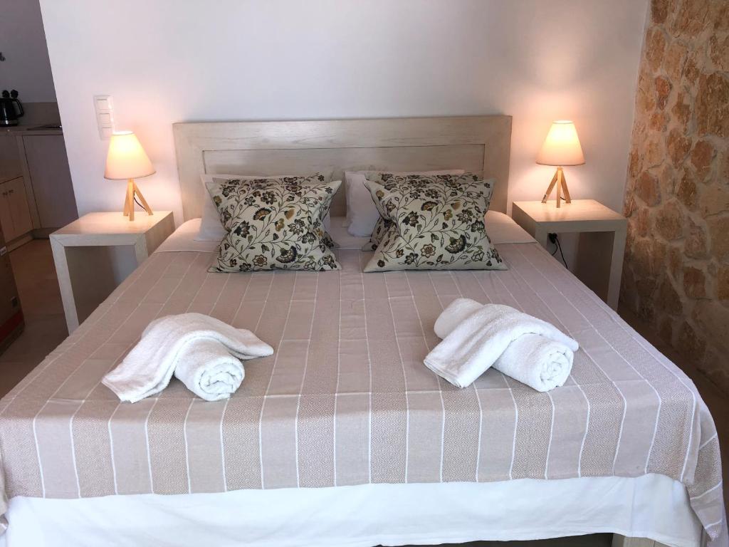 Postel nebo postele na pokoji v ubytování Marina Vista Luxury Studio suites Beach front